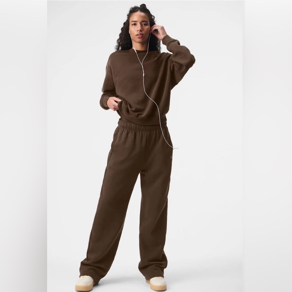 ALO Yoga Accolade sweatshirt and wide leg sweatpants set in espresso.